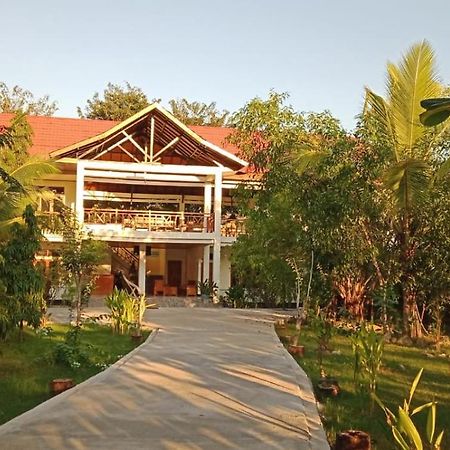 Hotel La Belle Etoile Labuan Bajo Exterior foto