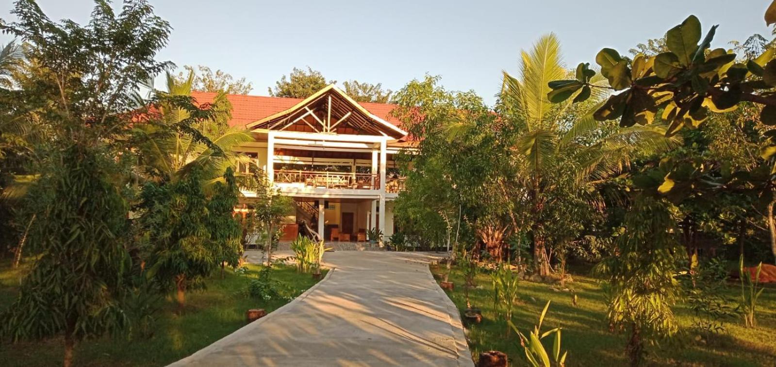 Hotel La Belle Etoile Labuan Bajo Exterior foto