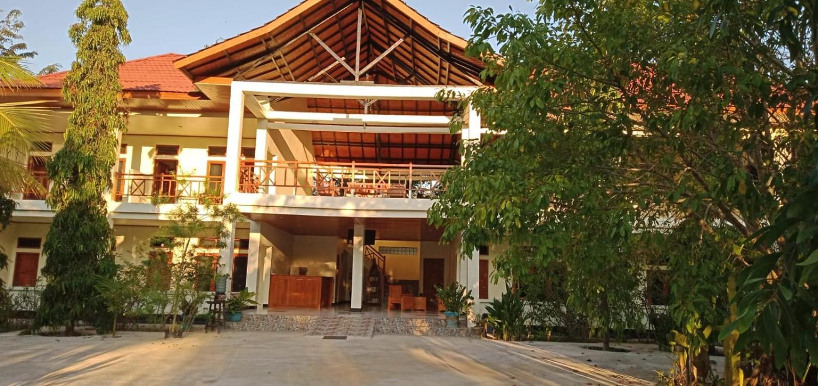 Hotel La Belle Etoile Labuan Bajo Exterior foto